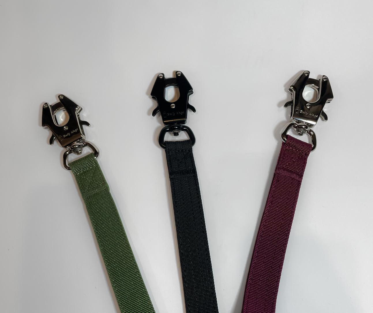 Cherry wine, cactus green, and black nylon dog leashes featuring black zinc alloy frog clips, displayed side by side on a white background.